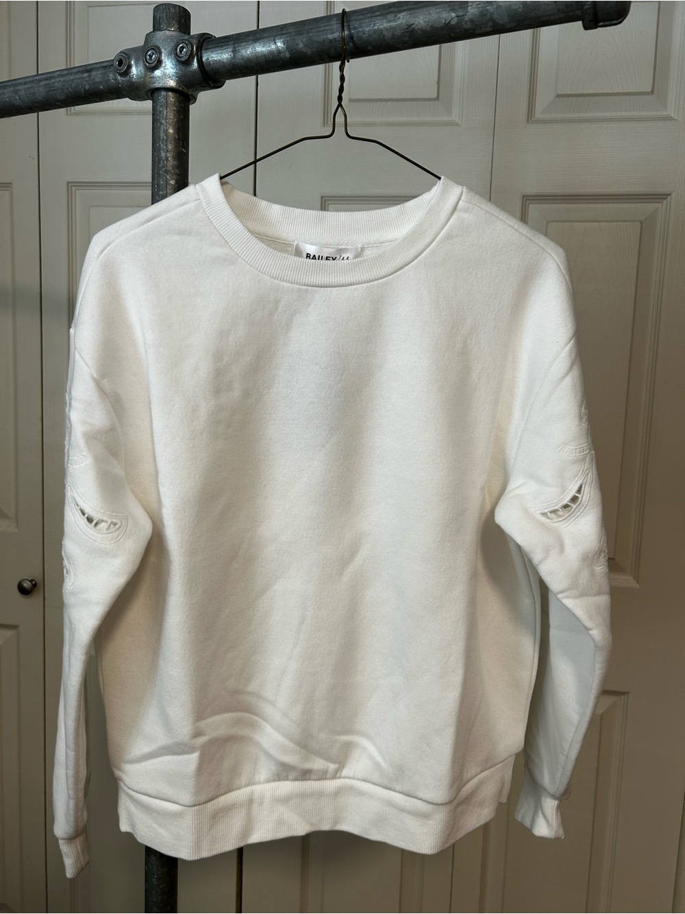 Bailey 44 white sweatshirt with cut out sleeves xs